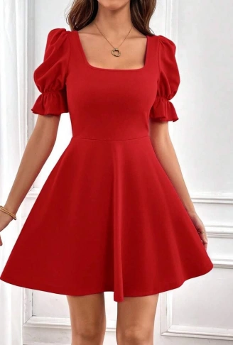 Kadın Kısa Kollu Kare Yakalı Kiloş Ithal Krep Elbise