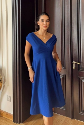 Kadın Kısa Kollu Kruvaze Yaka Eteği Volanlı Krep Elbise