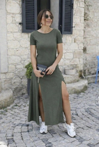 Kadın Kısa Kollu Sırt Dekolteli Yırtmaç Detaylı Viskon Elbise