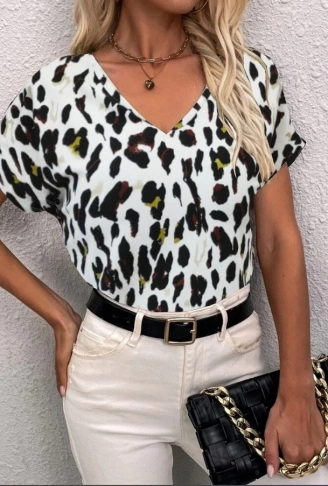 Kadın Kısa Kollu V Yaka Leopar Desen Krep Bluz