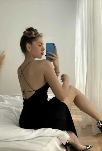 Kadın Kolsuz V Yaka Boyundan Ve Sırttan Bağlamalı Yırtmaçlı Janjan Krep Midi Elbise