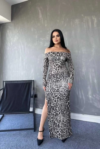 Kadın Madonna Yaka Dalgıç Kumaş Leopar Desen Maxi Boy Derin Yırtmaçlı Elbise