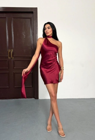 Kadın Omuz Ve Sırt Dekolteli Saten Kumaş Mini Elbise