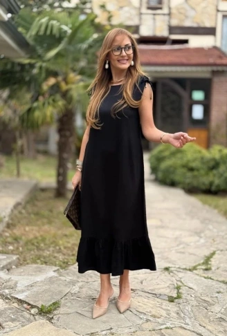 Kadın Omuzlardan Büzgülü Kayık Yaka Fırfırlı Janjan Krep Elbise