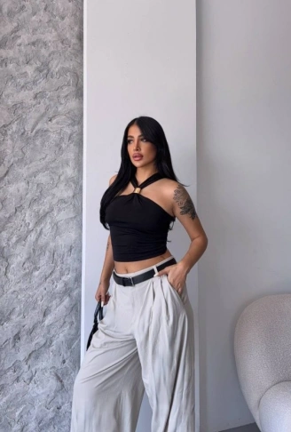 Kadın Toka Detay Halter Yaka Sandy Bluz