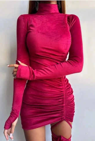 Kadın Uzun Kollu Balıkçı Yaka Büzgü Ve Gül Detay Kadife Kumaş Mini Elbise