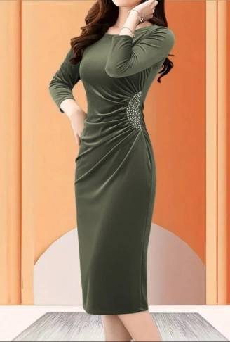 Kadın Uzun Kollu Bot Yaka Yanı Taş Detaylı Midi Kadife Elbise