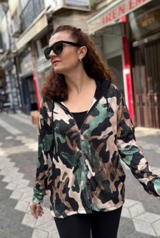 Kadın Uzun Kollu Kapüşon Detay Dijital Baskılı Ceket