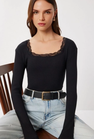 Kadın Uzun Kollu Kare Yaka Tül Detay Kaşkorse Kumaş Bluz