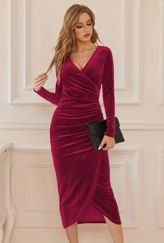 Kadın Uzun Kollu Kruvaze Yaka Belden Büzgü Detay Midi Kadife Elbise