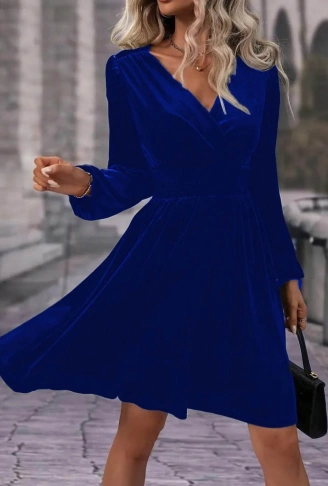 Kadın Uzun Kollu Kruvaze Yaka Beli Lastikli Kiloş Kadife Elbise