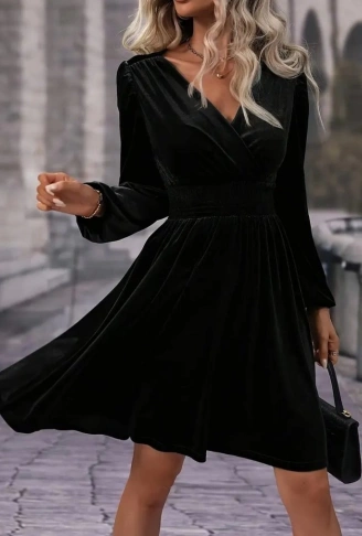 Kadın Uzun Kollu Kruvaze Yaka Beli Lastikli Kiloş Kadife Elbise