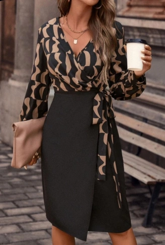 Kadın Uzun Kollu Kruvaze Yaka Dijital Baskılı Fiyonk Detay Atlas Kumaş Elbise