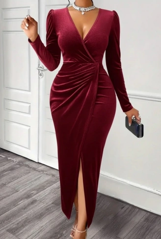 Kadın Uzun Kollu Kruvaze Yaka önünden çapraz Detaylı Uzun Kadife Elbise