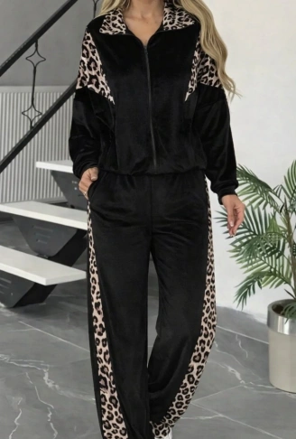 Kadın Uzun Kollu önden Fermuarlı Leopar Detaylı Kadife Bluz Ve Pantolon Ikili Takım