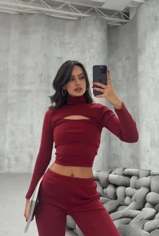 Kadın Uzun Kollu Pencere Detay Göğüs Dekolteli Bluz Ve Bol Paça Pantolon Ikili Takim