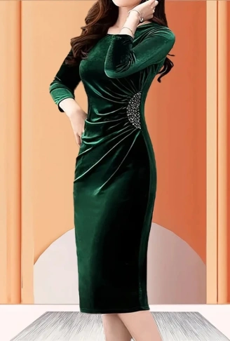 Kadın Uzun Kollu Yakası Açık Yanlardan Büzgülü Taş Detaylı Midi Kadife Elbise