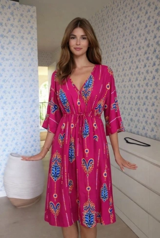 Kadın V Yaka Beli Bağçık Detay Etnik Desen Baskılı Midi Boy Elbise
