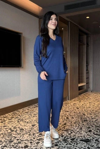 Kadın V Yaka Bluz Ve Pantolon Ikili Takım