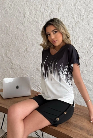 Kadın V Yaka Kısa Kol Kenarları Minik Yırtmaç Detaylı Dalgıç Bluz + Düğme Detaylı Dalgıç şort