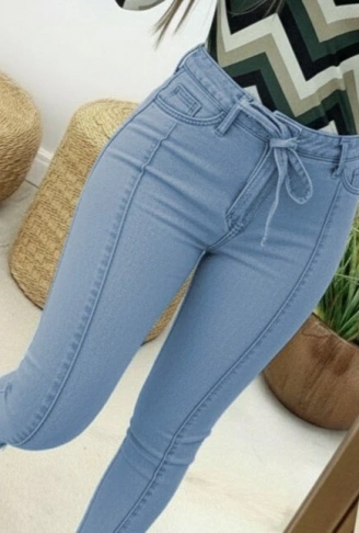 Kadın Yüksek Bel Belden Kuşaklı Yırtık Detaylı Kot Pantolon