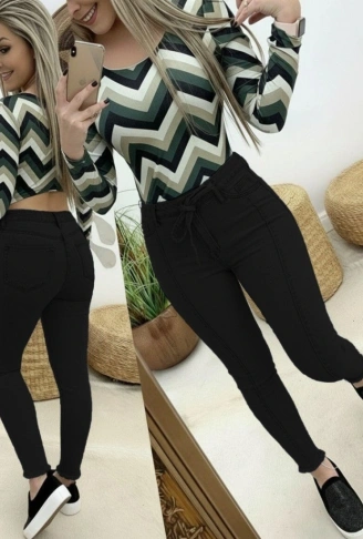 Kadın Yüksek Bel Belden Kuşaklı Yırtık Detaylı Kot Pantolon