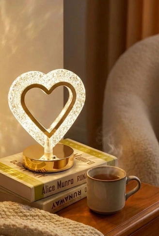 Kalp Şeklinde Kristal LED Masa Lambası – Dokunmatik, 3 Renk Işık Modlu, Şarjlı Mini Dekoratif Gece Lambası (4940)