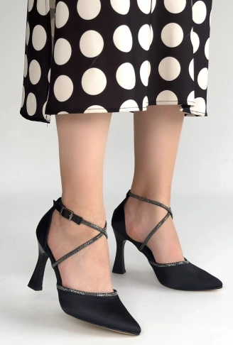 Kanji Siyah Saten Topuklu Ayakkabı