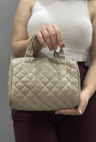 Kapaksız kapitone bej cilt çanta