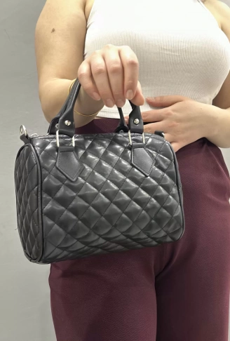 Kapaksız kapitone siyah cilt çanta