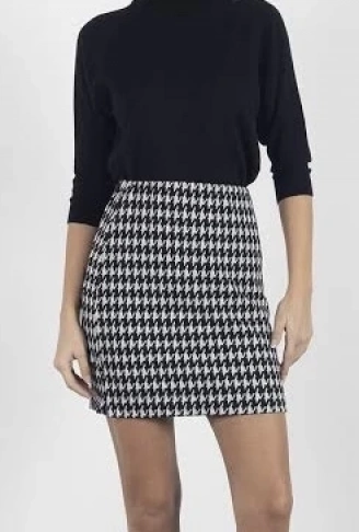 kazaayağı likralı mini etek siyahbeyaz