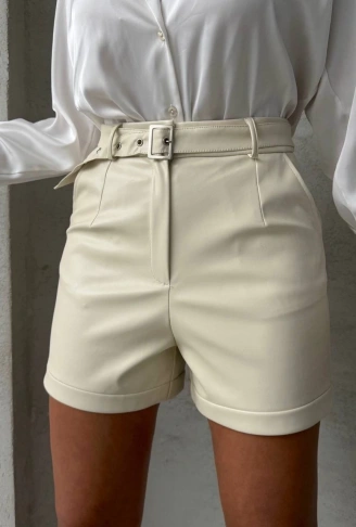 Kemerli deri şort krem h241003