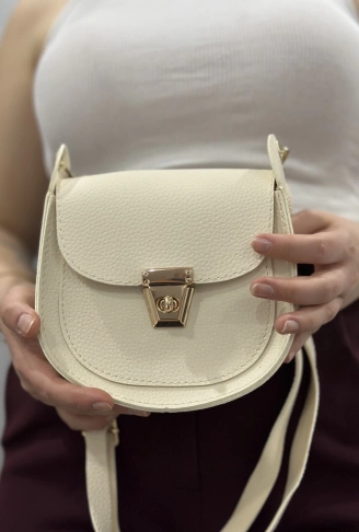 Klasik kapaklı bej cilt çanta