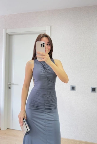 Kolsuz Büzgülü Uzun Elbise - Füme