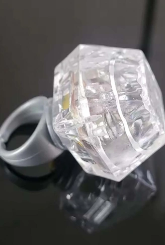 Kristal Tasarımlı Led Glow Işıklı 3 Modlu Gümüş Yüzük 3.5 x 5 cm (4940)