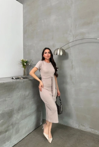 Kuşaklı mdl esnek kumaşlı elbise bej pt
