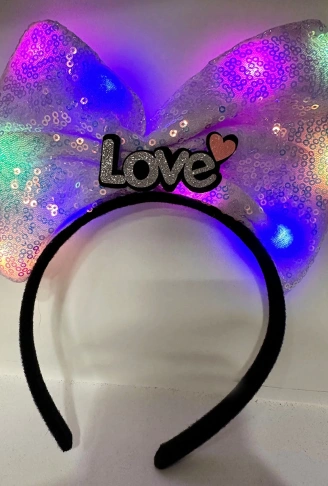 Led Işıklı 3 Farklı Fonksiyonda Yanan Gümüş Love Yazılı Lila Fiyonk Taç 20X17 cm (4940)