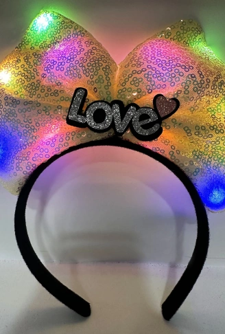 Led Işıklı 3 Farklı Fonksiyonda Yanan Gümüş Love Yazılı Sarı Fiyonk Taç 20X17 cm (4940)