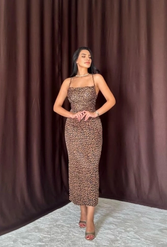 Leopar Sırt Detaylı Leopar Desenli Saten Elbise