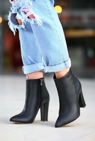 Loora Siyah Cilt Topuklu Bot