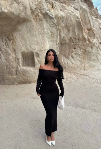 Madonna yaka esnek kumaş elbise siyah