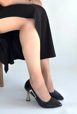 Motya Siyah Rugan Topuklu Ayakkabı