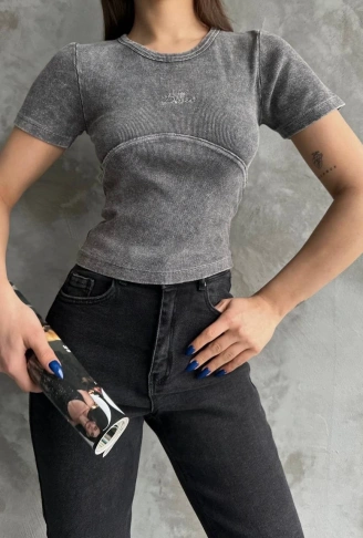 Nakış işlemeli asit yıkamalı bluz