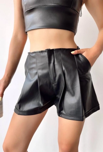 Pileli deri şort siyah h240053