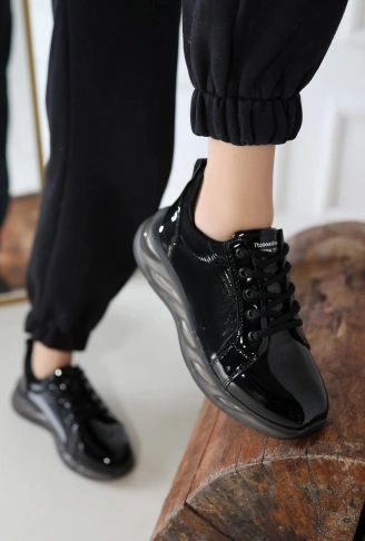 Piona Siyah Rugan Gri Tabanlı Spor Ayakkabı