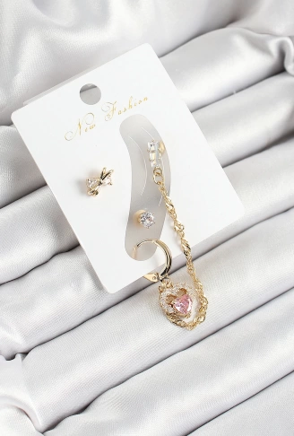 Pirinç Fiyonk ve Kalp Figürlü Zirkon Taşlı Gold Renk 3lü Kıkırdak Kadın Küpe Set