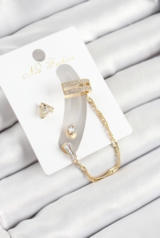 Pirinç Üçgen Figürlü Zirkon Taşlı Gold Renk 3lü Kıkırdak Kadın Küpe Set