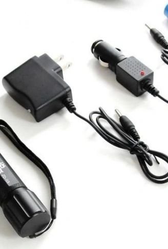 Polis El Feneri: Zoomlu + Sellektörlü + Şarjlı El Feneri (500 metre) (4940)