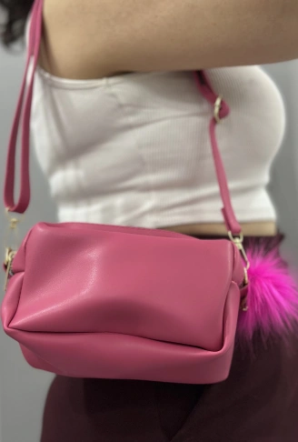 Ponpon fuşya cilt çanta