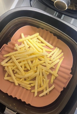 Renkli Isıya Dayanıklı Yıkanılabilir Silikon Fırın Ve Airfryer Kare Model Pişirme Matı 20 Cm (4940)